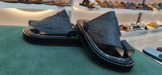 صورة حذاء شرقي جلدنعام ملبس مريح ومانع الانزلاق